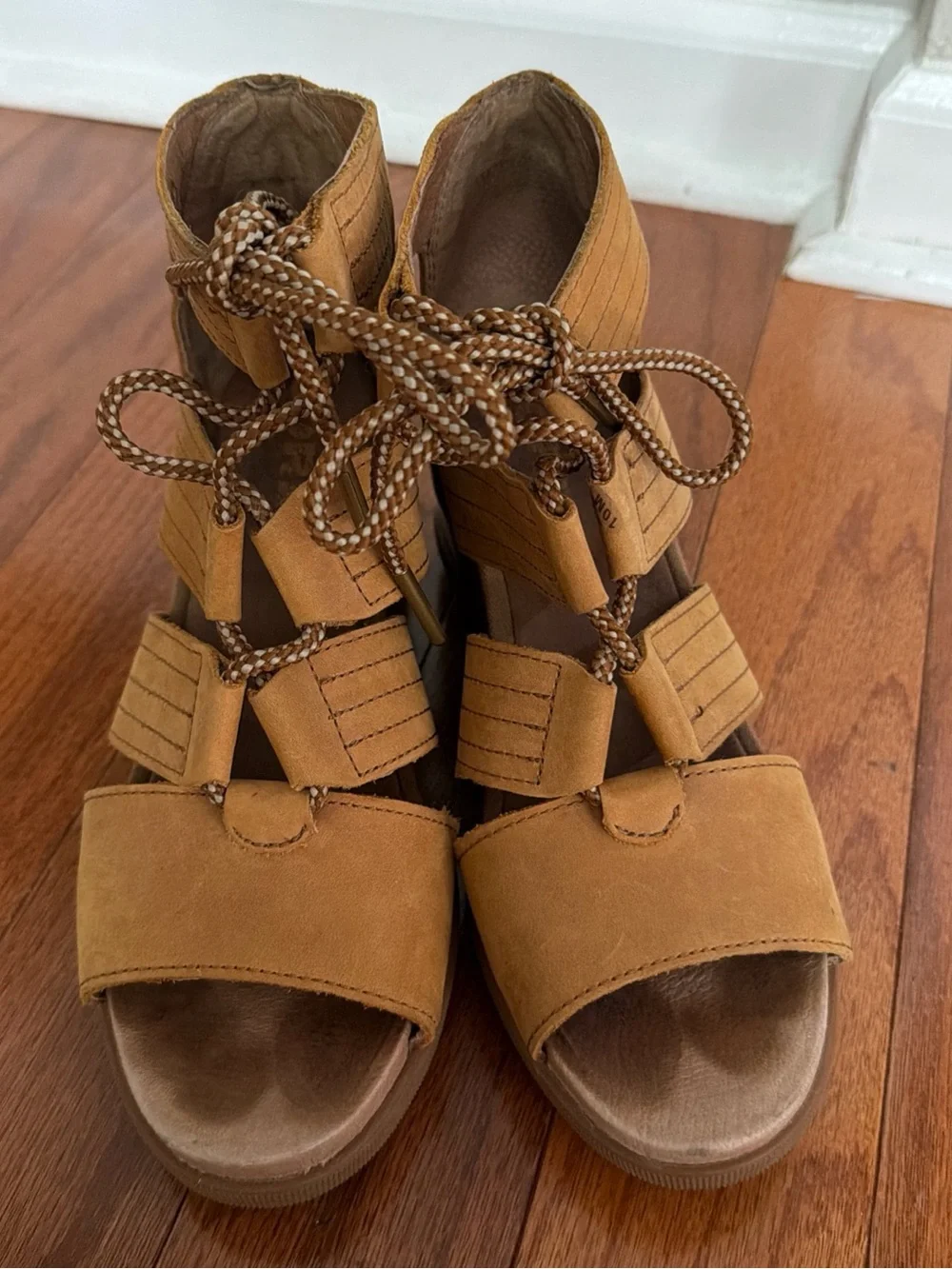 Sorel Women's US 8.5 EU 39.5  Joanie II Camel Tan Leather Lace Up Wedge Sandals